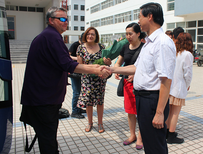 泰州实验中学迎来澳大利亚客人