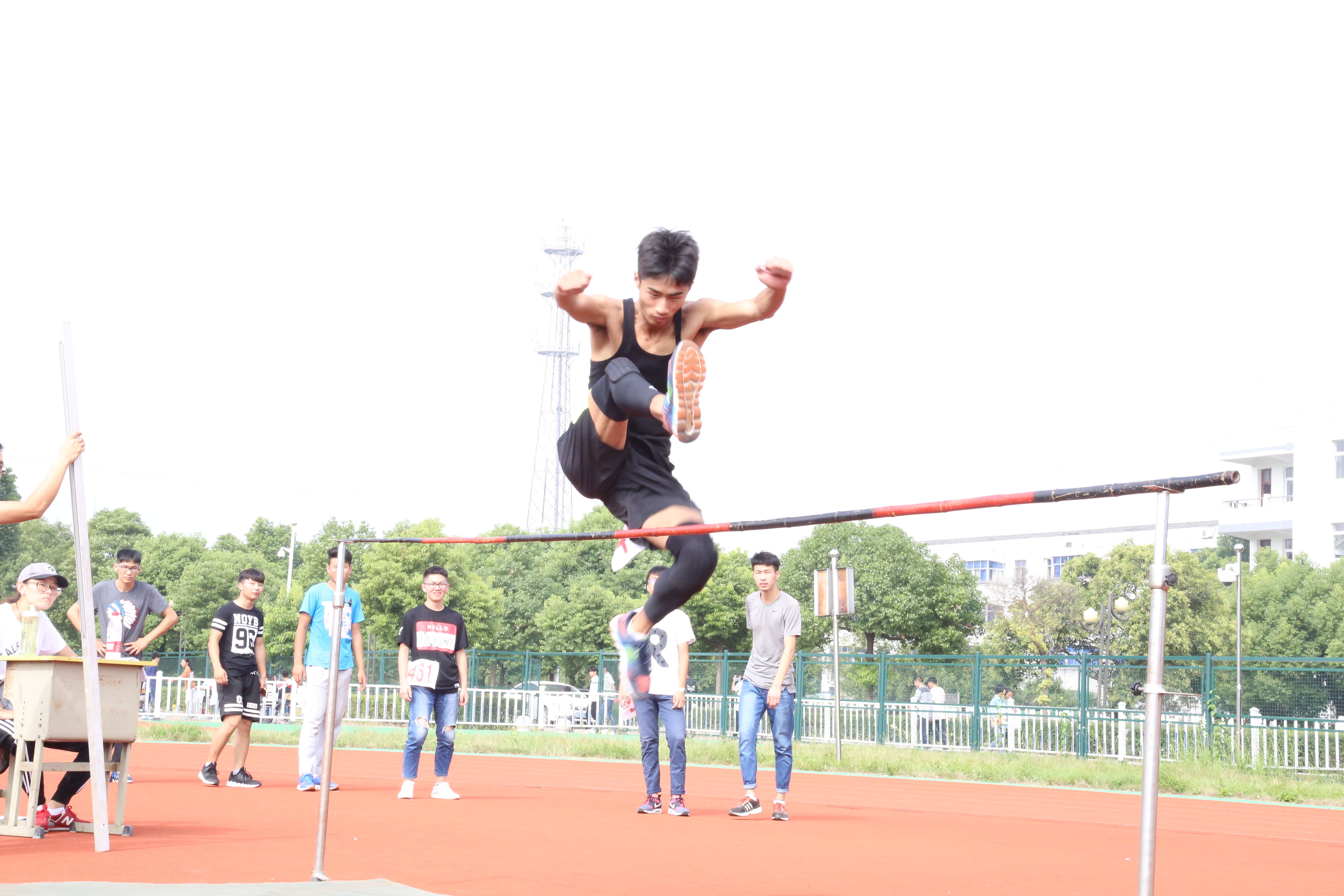 泰州实验中学隆重召开第19届田径运动会