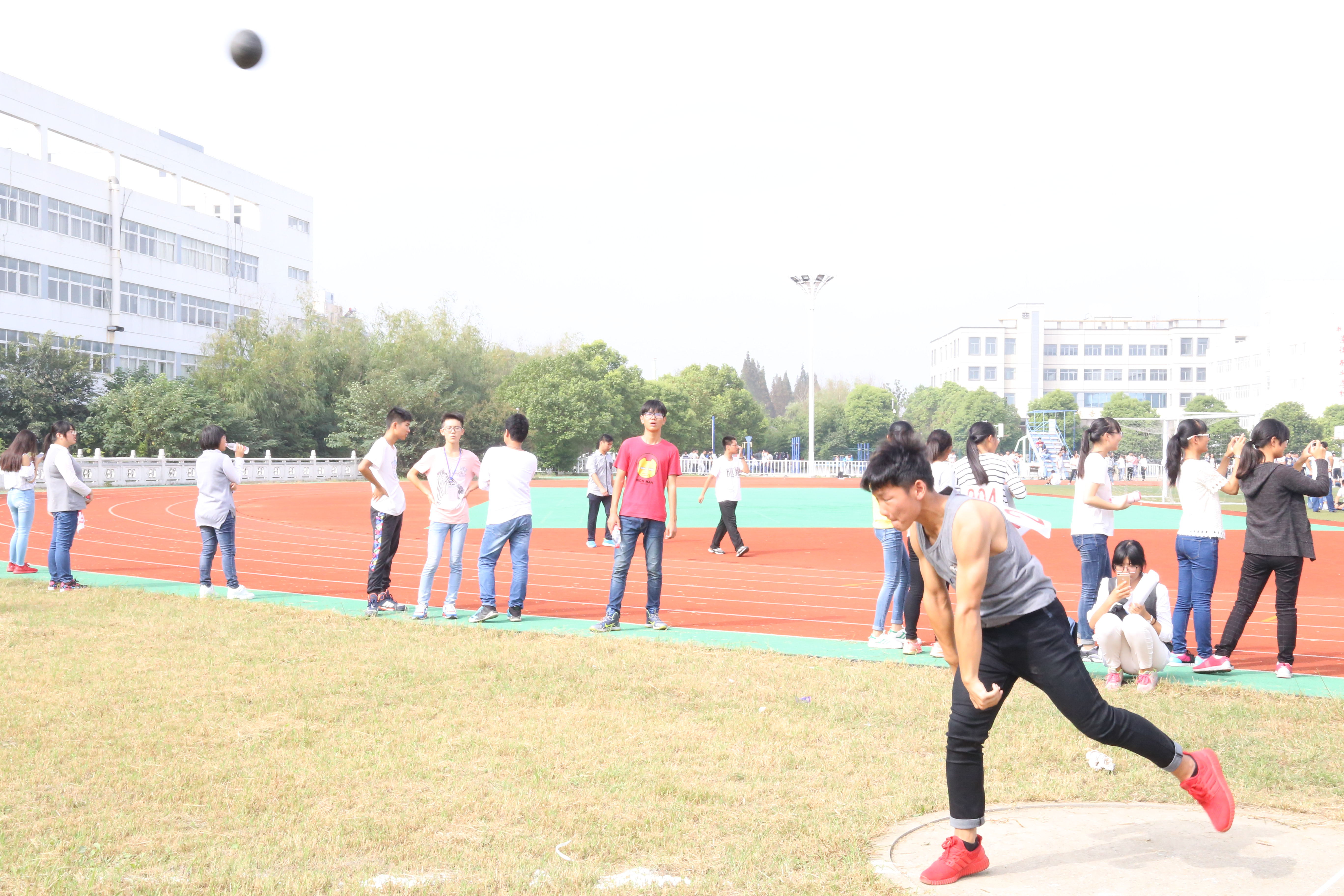 泰州实验中学隆重召开第19届田径运动会