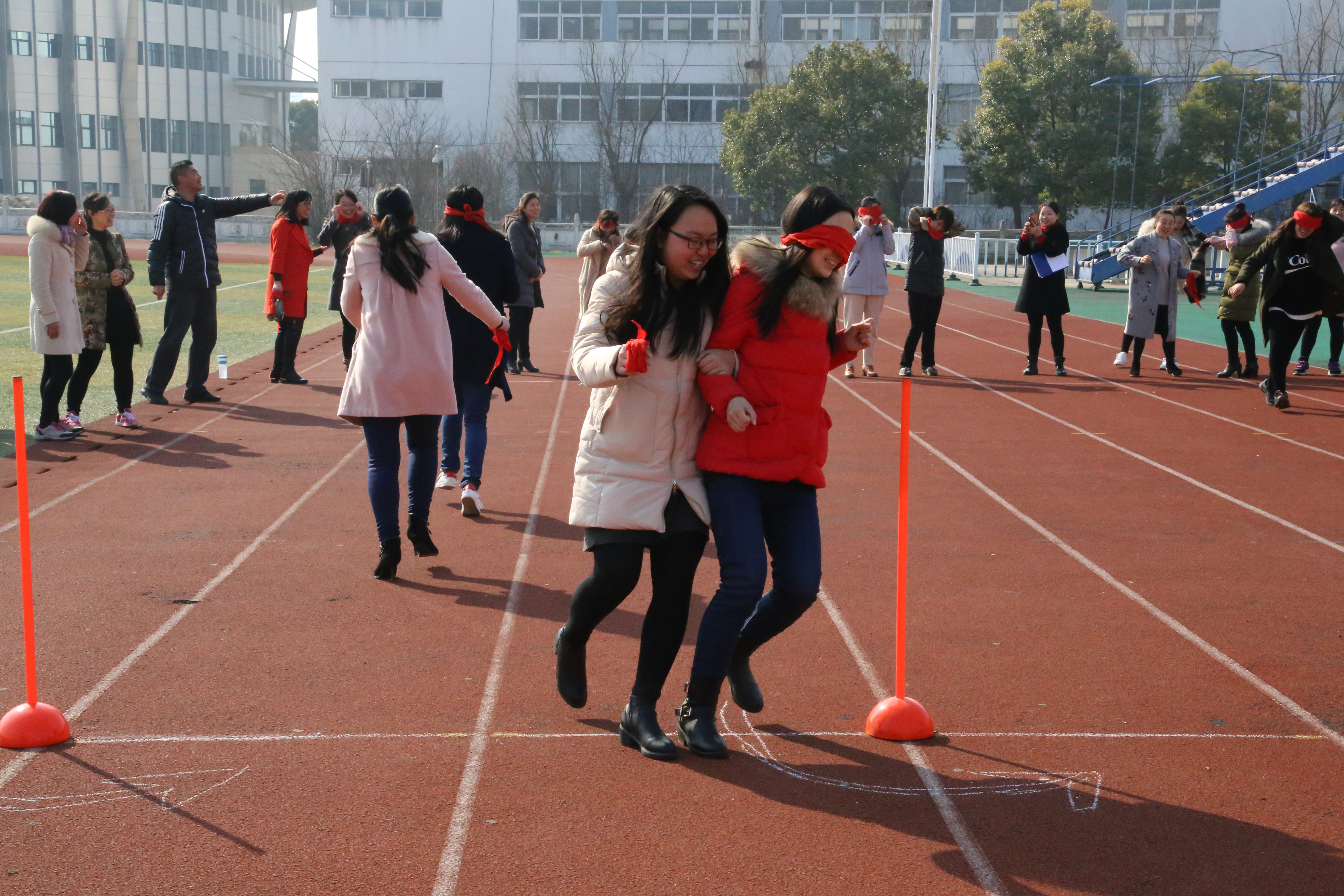 泰州实验中学成功举办第五届“三•八”妇女节趣味运动会