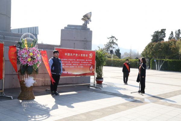 泰州实验中学开展清明祭扫活动