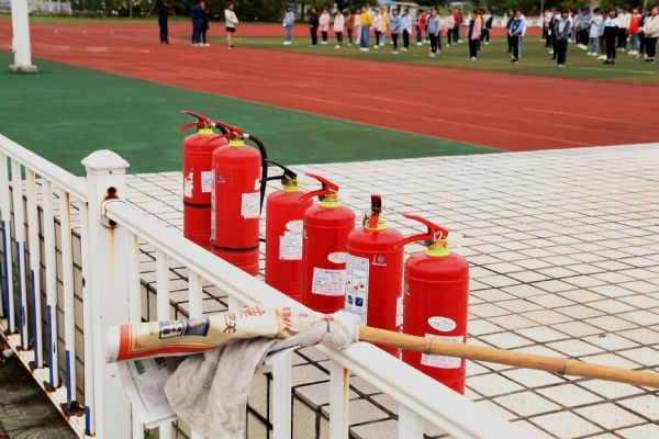 泰州实验中学举行消防应急疏散演练