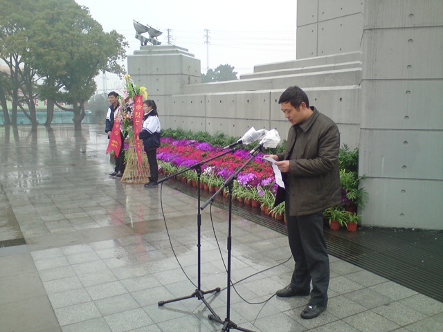 缅怀革命先烈，弘扬民族精神—3月30日泰州实验中学清明节祭扫活动