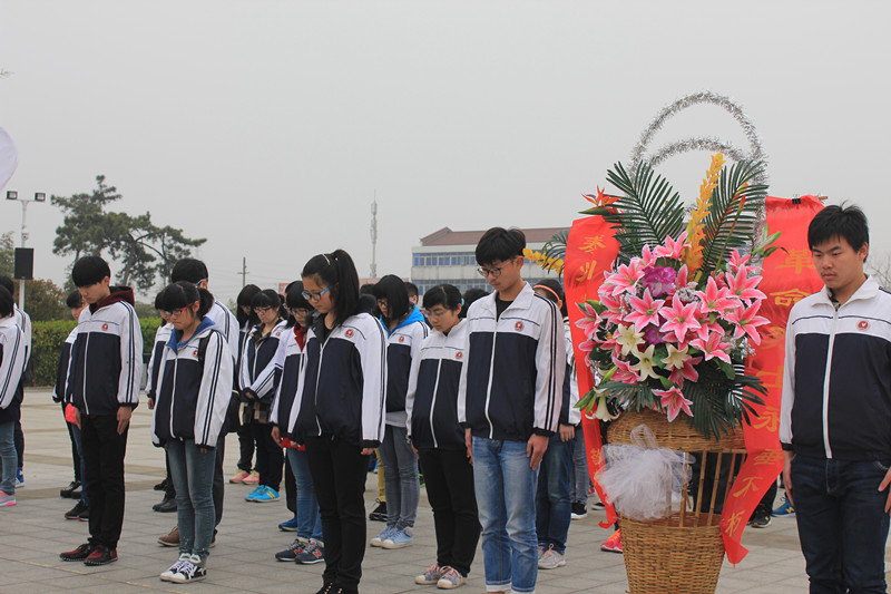 泰州实验中学2015年清明祭扫活动