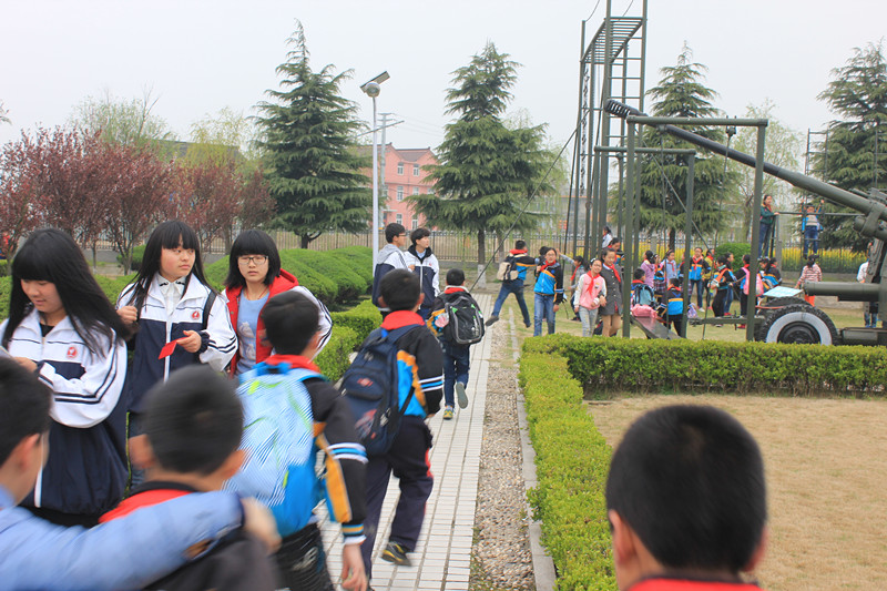 泰州实验中学2015年“寻找红色足迹”之参观海军诞生地纪念馆