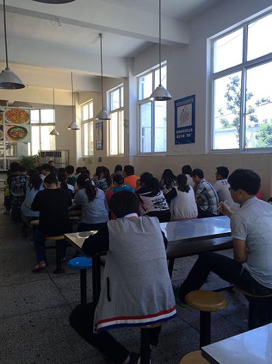 泰州实验中学食堂召开学生满意度座谈会
